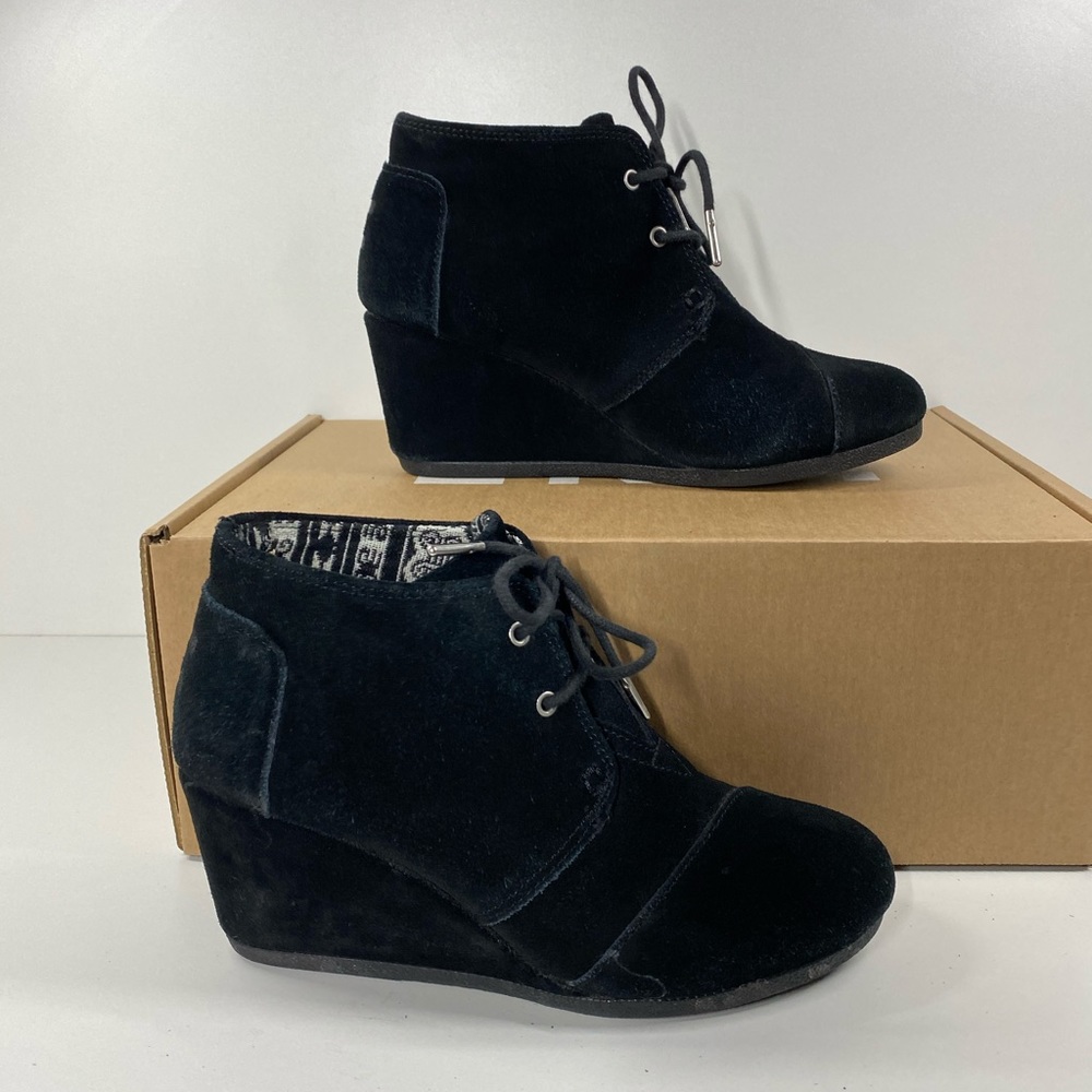 TOMS SUADE booties 6.5